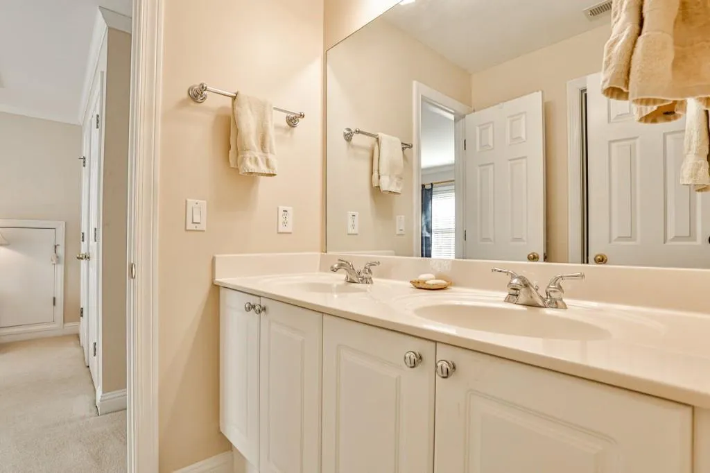 6395 Glen Oaks Lane, Sandy Springs, Georgia 30328, 4 Bedrooms Bedrooms, ,3 BathroomsBathrooms,Residential,Sold,6395 Glen Oaks Lane,7003871