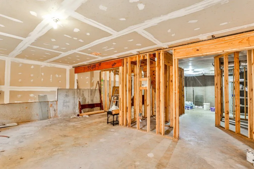 6395 Glen Oaks Lane, Sandy Springs, Georgia 30328, 4 Bedrooms Bedrooms, ,3 BathroomsBathrooms,Residential,Sold,6395 Glen Oaks Lane,7003871