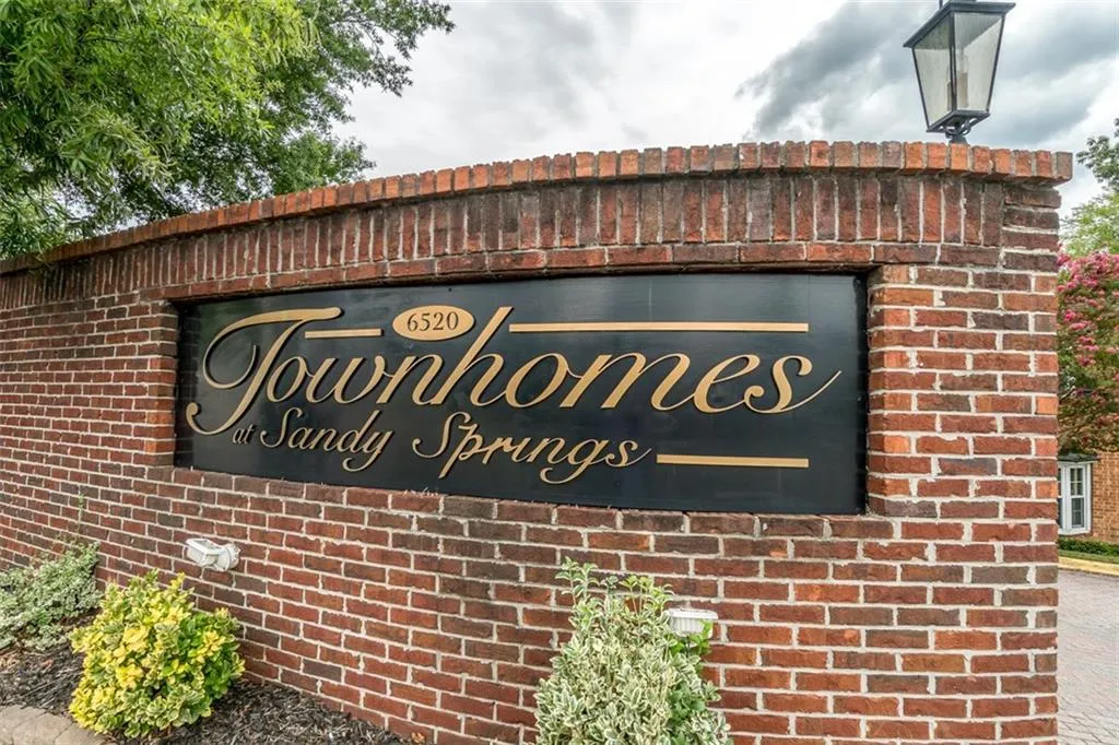6520 Roswell Road Unit 49, Atlanta, Georgia 30328, 3 Bedrooms Bedrooms, ,2 BathroomsBathrooms,Residential,Sold,6520 Roswell Road Unit 49,6069378