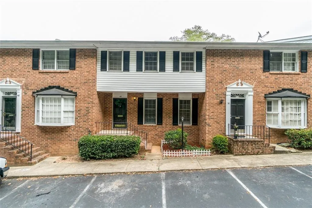 6520 Roswell Road Unit 49, Atlanta, Georgia 30328, 3 Bedrooms Bedrooms, ,2 BathroomsBathrooms,Residential,Sold,6520 Roswell Road Unit 49,6069378