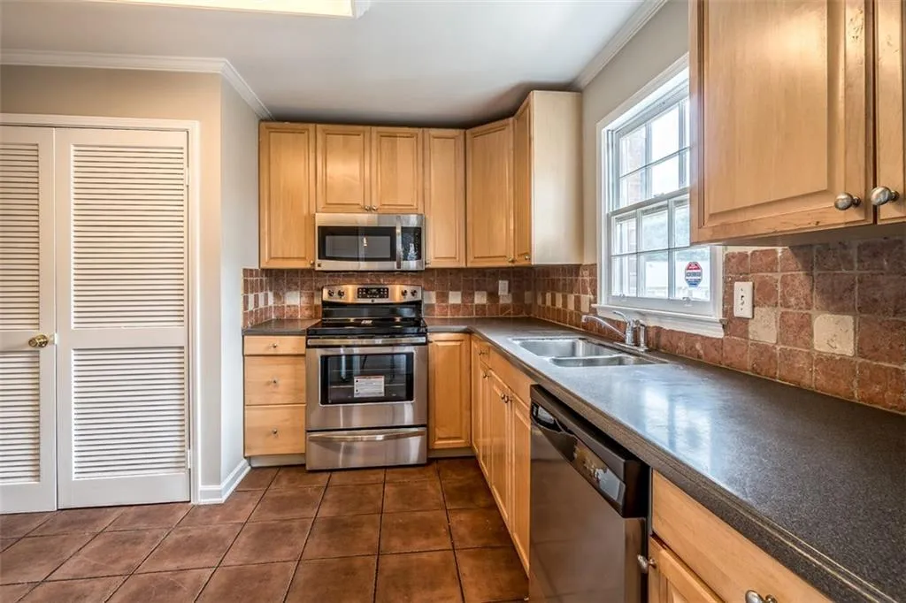 6520 Roswell Road Unit 49, Atlanta, Georgia 30328, 3 Bedrooms Bedrooms, ,2 BathroomsBathrooms,Residential,Sold,6520 Roswell Road Unit 49,6069378