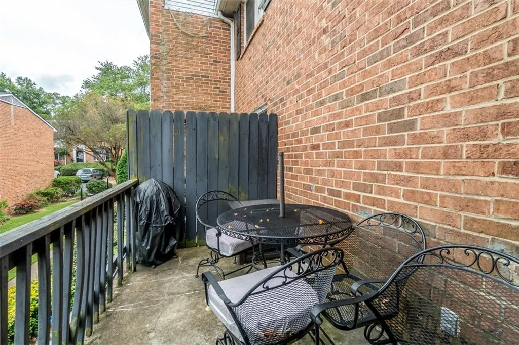 6520 Roswell Road Unit 49, Atlanta, Georgia 30328, 3 Bedrooms Bedrooms, ,2 BathroomsBathrooms,Residential,Sold,6520 Roswell Road Unit 49,6069378