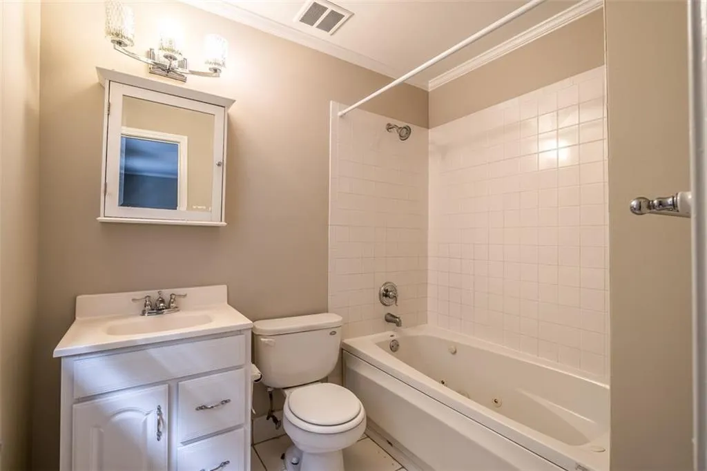 6520 Roswell Road Unit 49, Atlanta, Georgia 30328, 3 Bedrooms Bedrooms, ,2 BathroomsBathrooms,Residential,Sold,6520 Roswell Road Unit 49,6069378