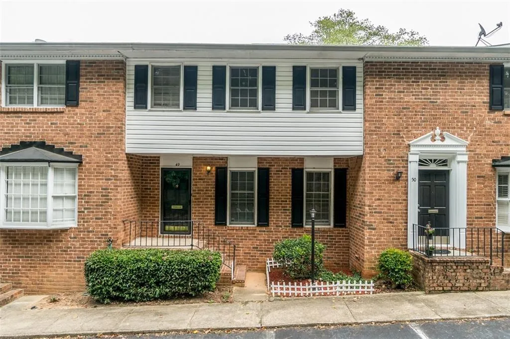 6520 Roswell Road Unit 49, Atlanta, Georgia 30328, 3 Bedrooms Bedrooms, ,2 BathroomsBathrooms,Residential,Sold,6520 Roswell Road Unit 49,6069378