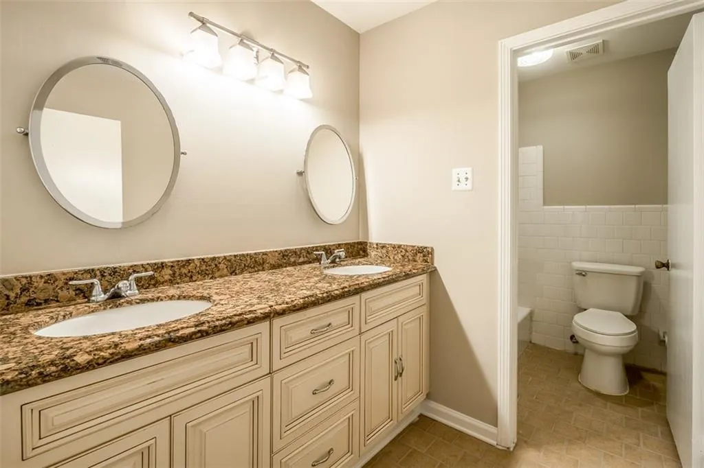 6520 Roswell Road Unit 49, Atlanta, Georgia 30328, 3 Bedrooms Bedrooms, ,2 BathroomsBathrooms,Residential,Sold,6520 Roswell Road Unit 49,6069378