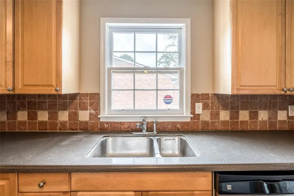 6520 Roswell Road Unit 49, Atlanta, Georgia 30328, 3 Bedrooms Bedrooms, ,2 BathroomsBathrooms,Residential,Sold,6520 Roswell Road Unit 49,6069378