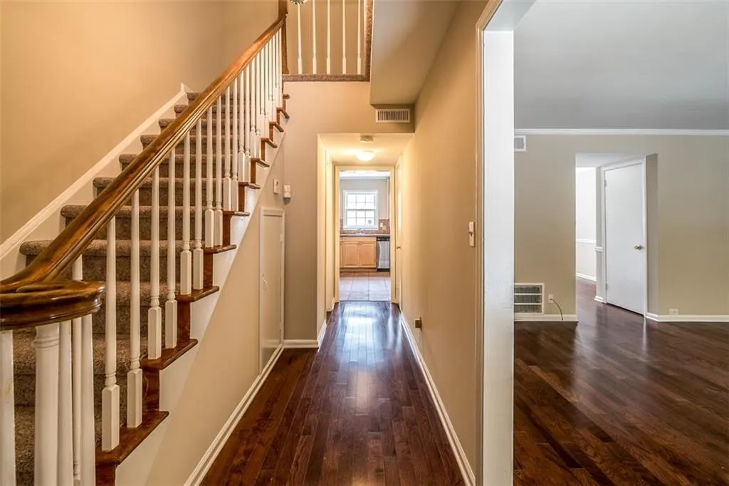6520 Roswell Road Unit 49, Atlanta, Georgia 30328, 3 Bedrooms Bedrooms, ,2 BathroomsBathrooms,Residential,Sold,6520 Roswell Road Unit 49,6069378