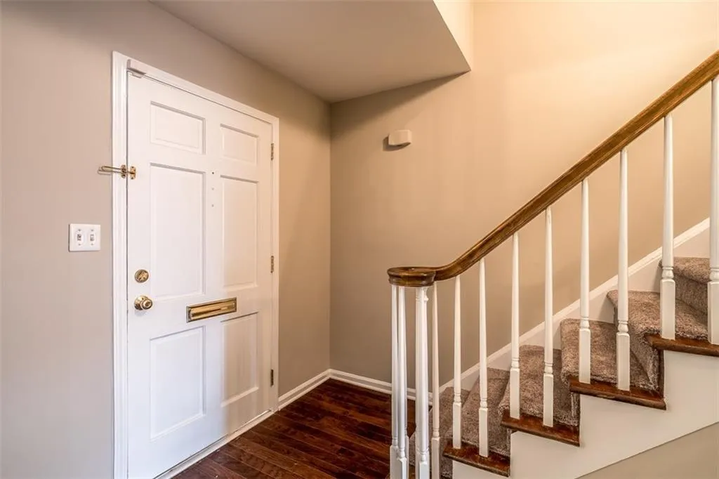 6520 Roswell Road Unit 49, Atlanta, Georgia 30328, 3 Bedrooms Bedrooms, ,2 BathroomsBathrooms,Residential,Sold,6520 Roswell Road Unit 49,6069378