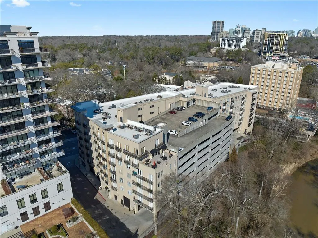 2255 Peachtree Road Ne Unit 521, Atlanta, Georgia 30309, 2 Bedrooms Bedrooms, ,2 BathroomsBathrooms,Residential,For Sale,2255 Peachtree Road Ne Unit 521,7669657