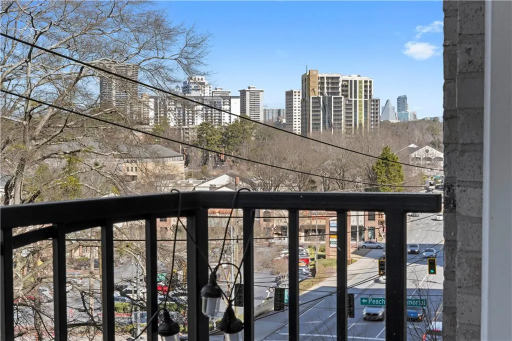 2255 Peachtree Road Ne Unit 521, Atlanta, Georgia 30309, 2 Bedrooms Bedrooms, ,2 BathroomsBathrooms,Residential,For Sale,2255 Peachtree Road Ne Unit 521,7669657