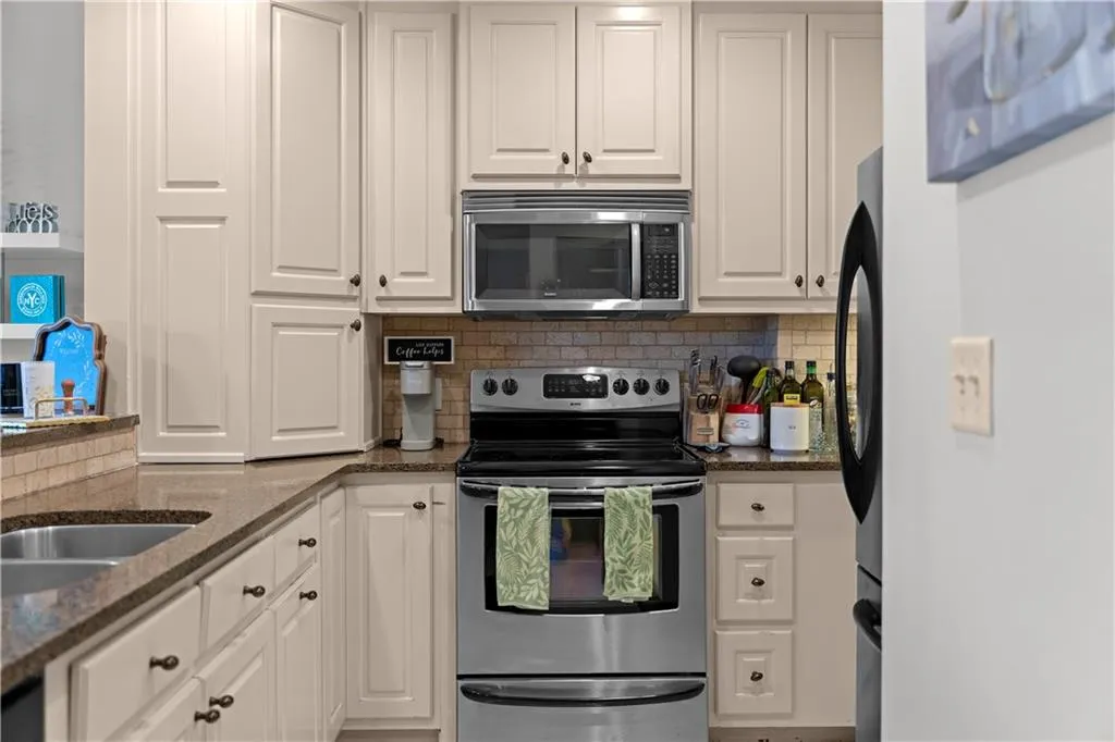 2255 Peachtree Road Ne Unit 521, Atlanta, Georgia 30309, 2 Bedrooms Bedrooms, ,2 BathroomsBathrooms,Residential,For Sale,2255 Peachtree Road Ne Unit 521,7669657