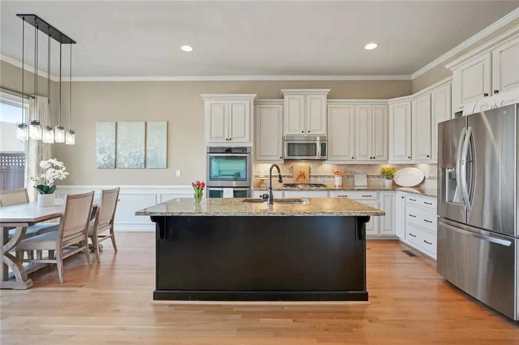 910 Acadiana Drive, Atlanta, Georgia 30328, 4 Bedrooms Bedrooms, ,3 BathroomsBathrooms,Residential,Sold,910 Acadiana Drive,7022210