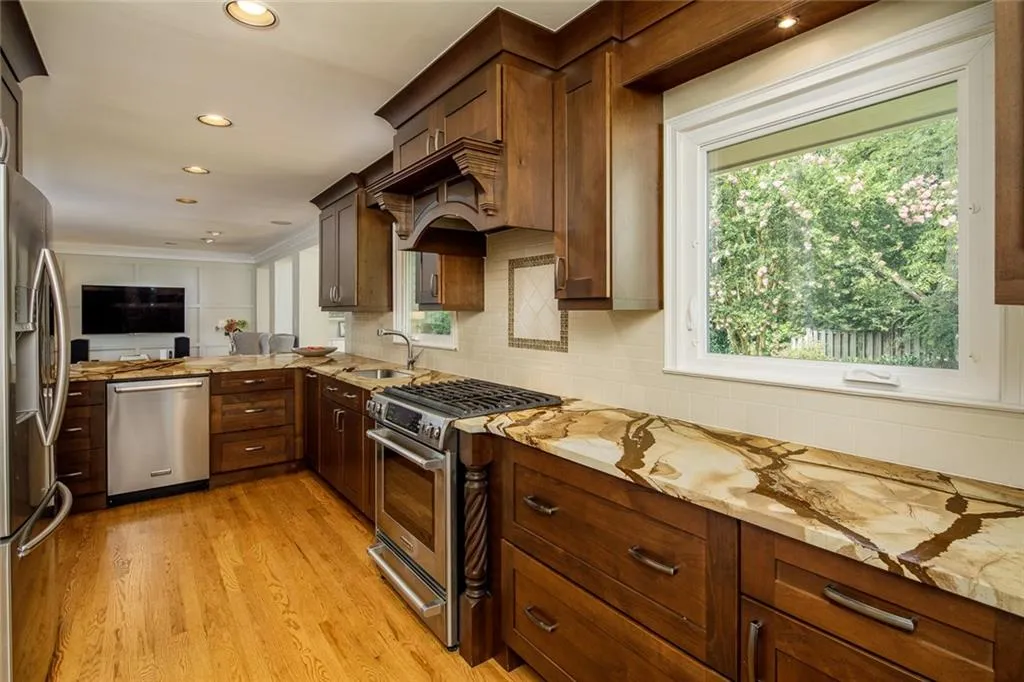 7720 Mount Vernon Road, Sandy Springs, Georgia 30350, 3 Bedrooms Bedrooms, ,3 BathroomsBathrooms,Residential,Sold,7720 Mount Vernon Road,6769003