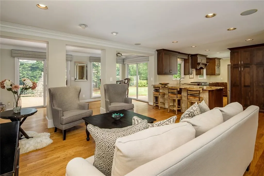 7720 Mount Vernon Road, Sandy Springs, Georgia 30350, 3 Bedrooms Bedrooms, ,3 BathroomsBathrooms,Residential,Sold,7720 Mount Vernon Road,6769003