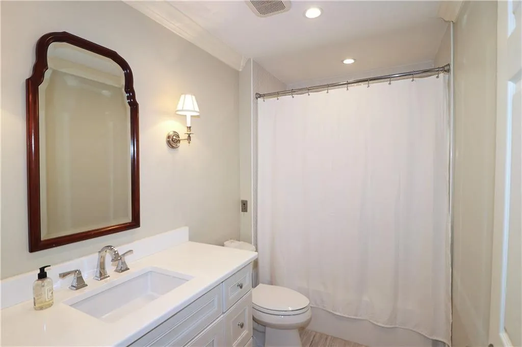 300 Johnson Ferry Road Ne Unit A1007, Sandy Springs, Georgia 30328, 2 Bedrooms Bedrooms, ,2 BathroomsBathrooms,Residential,Sold,300 Johnson Ferry Road Ne Unit A1007,7152344