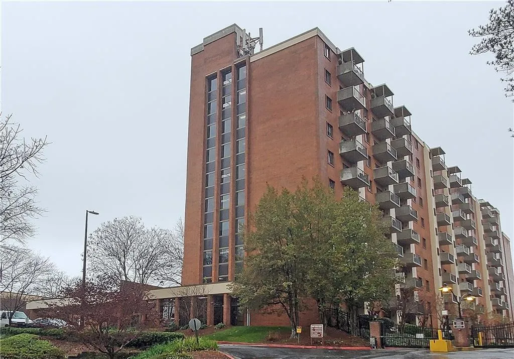 300 Johnson Ferry Road Ne Unit A1007, Sandy Springs, Georgia 30328, 2 Bedrooms Bedrooms, ,2 BathroomsBathrooms,Residential,Sold,300 Johnson Ferry Road Ne Unit A1007,7152344