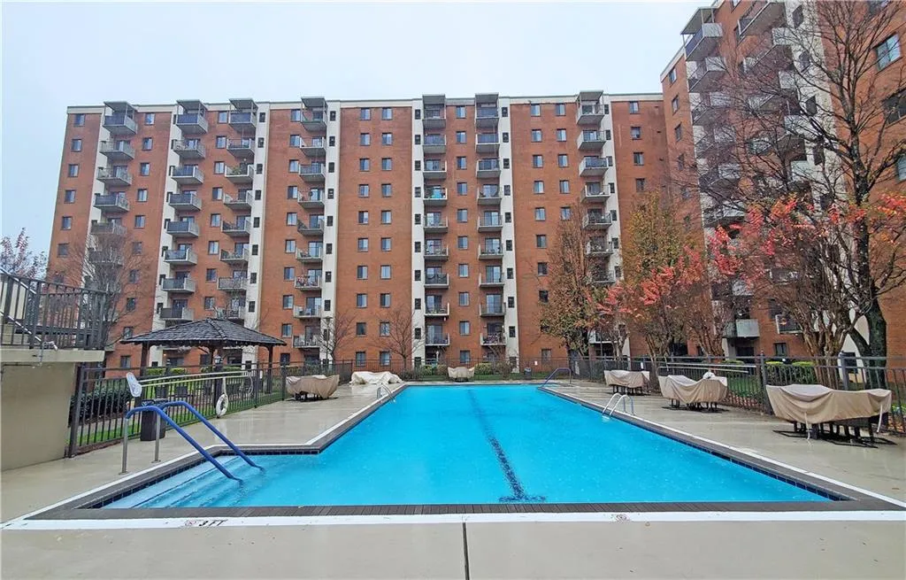 300 Johnson Ferry Road Ne Unit A1007, Sandy Springs, Georgia 30328, 2 Bedrooms Bedrooms, ,2 BathroomsBathrooms,Residential,Sold,300 Johnson Ferry Road Ne Unit A1007,7152344