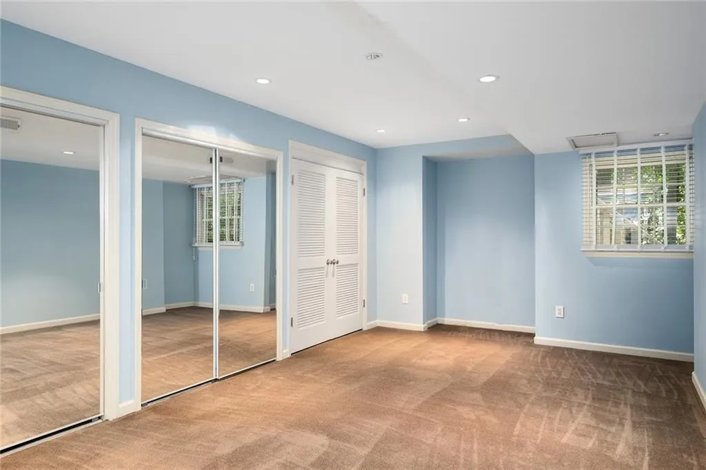 9735 Huntcliff Trace, Sandy Springs, Georgia 30350, 5 Bedrooms Bedrooms, ,4 BathroomsBathrooms,Residential,Sold,9735 Huntcliff Trace,6925022