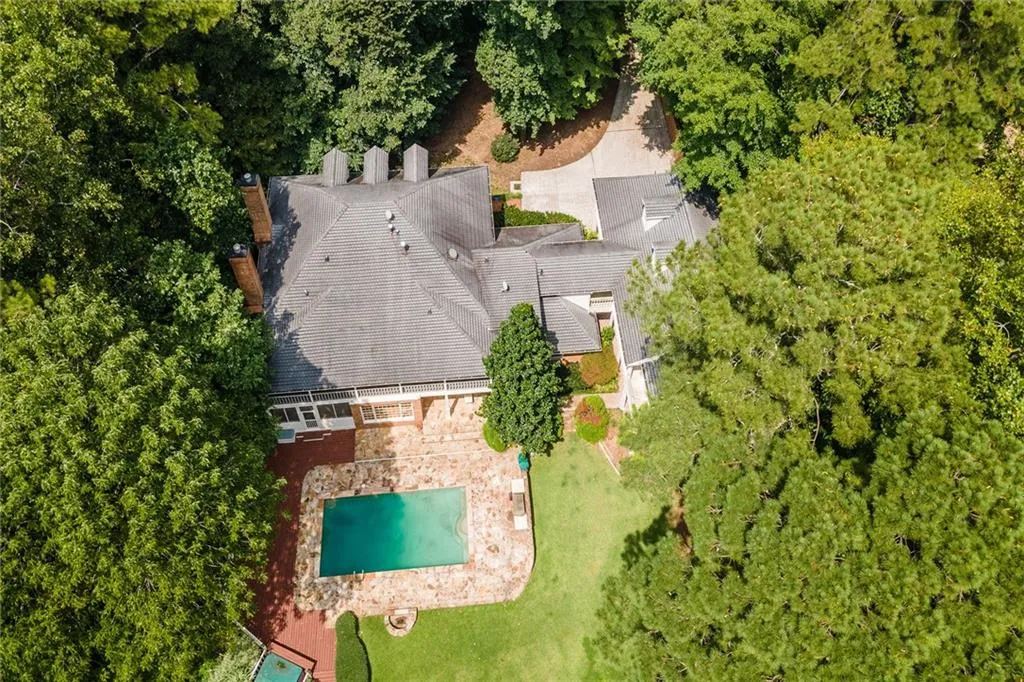 9735 Huntcliff Trace, Sandy Springs, Georgia 30350, 5 Bedrooms Bedrooms, ,4 BathroomsBathrooms,Residential,Sold,9735 Huntcliff Trace,6925022