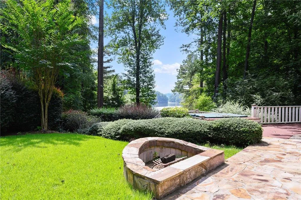 9735 Huntcliff Trace, Sandy Springs, Georgia 30350, 5 Bedrooms Bedrooms, ,4 BathroomsBathrooms,Residential,Sold,9735 Huntcliff Trace,6925022