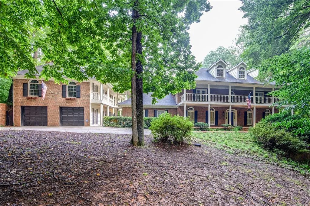 9735 Huntcliff Trace, Sandy Springs, Georgia 30350, 5 Bedrooms Bedrooms, ,4 BathroomsBathrooms,Residential,Sold,9735 Huntcliff Trace,6925022