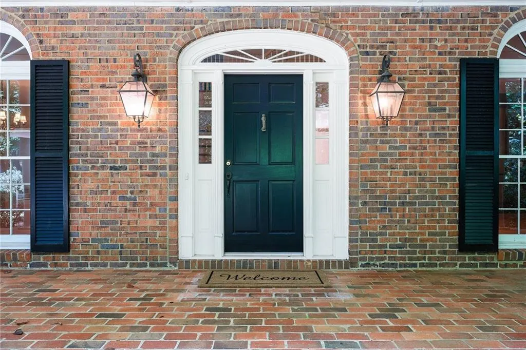9735 Huntcliff Trace, Sandy Springs, Georgia 30350, 5 Bedrooms Bedrooms, ,4 BathroomsBathrooms,Residential,Sold,9735 Huntcliff Trace,6925022