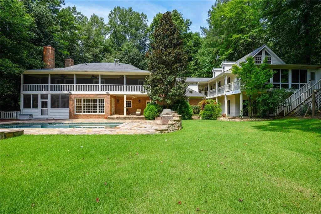 9735 Huntcliff Trace, Sandy Springs, Georgia 30350, 5 Bedrooms Bedrooms, ,4 BathroomsBathrooms,Residential,Sold,9735 Huntcliff Trace,6925022