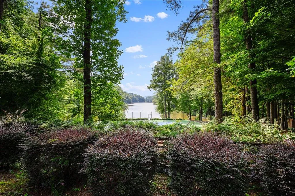 9735 Huntcliff Trace, Sandy Springs, Georgia 30350, 5 Bedrooms Bedrooms, ,4 BathroomsBathrooms,Residential,Sold,9735 Huntcliff Trace,6925022