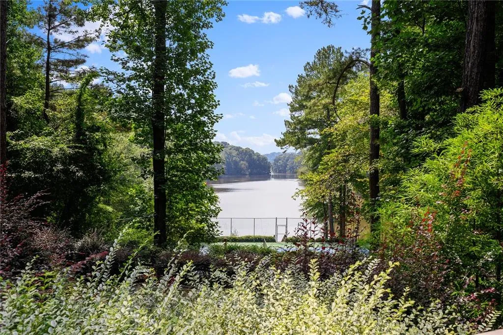 9735 Huntcliff Trace, Sandy Springs, Georgia 30350, 5 Bedrooms Bedrooms, ,4 BathroomsBathrooms,Residential,Sold,9735 Huntcliff Trace,6925022