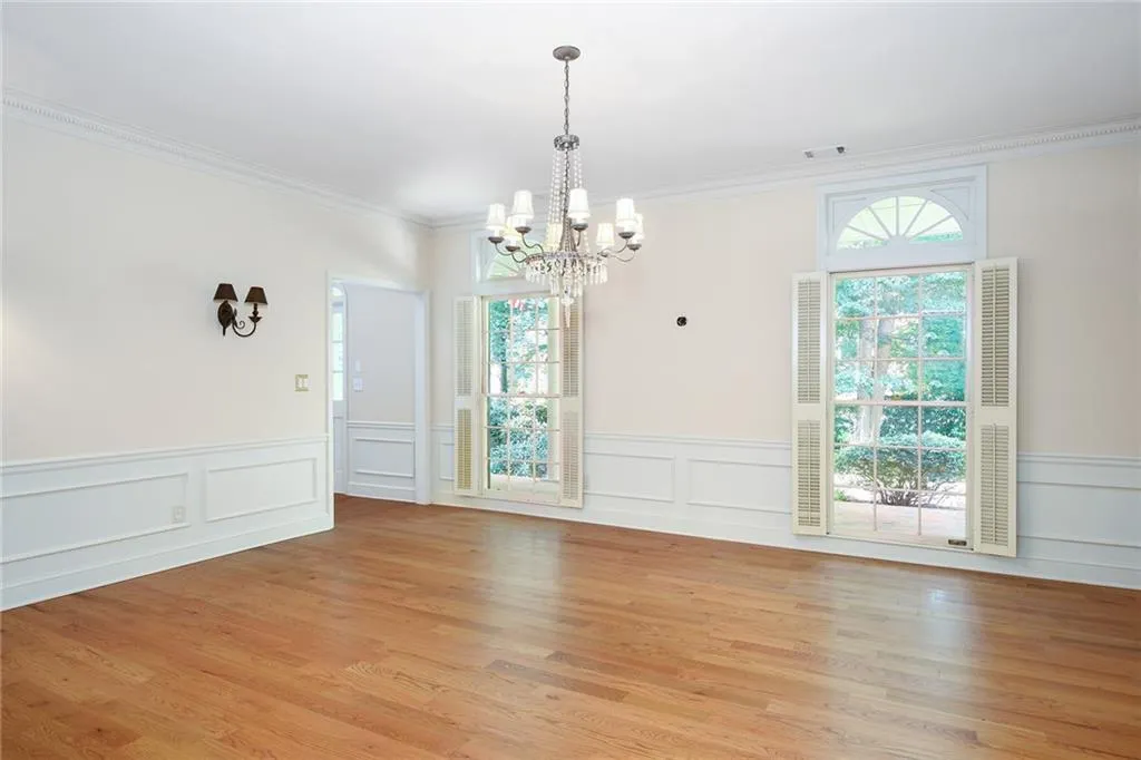 9735 Huntcliff Trace, Sandy Springs, Georgia 30350, 5 Bedrooms Bedrooms, ,4 BathroomsBathrooms,Residential,Sold,9735 Huntcliff Trace,6925022