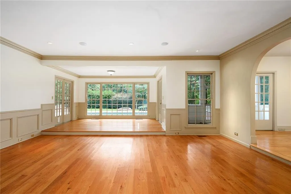 9735 Huntcliff Trace, Sandy Springs, Georgia 30350, 5 Bedrooms Bedrooms, ,4 BathroomsBathrooms,Residential,Sold,9735 Huntcliff Trace,6925022