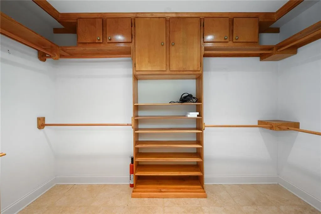 9735 Huntcliff Trace, Sandy Springs, Georgia 30350, 5 Bedrooms Bedrooms, ,4 BathroomsBathrooms,Residential,Sold,9735 Huntcliff Trace,6925022