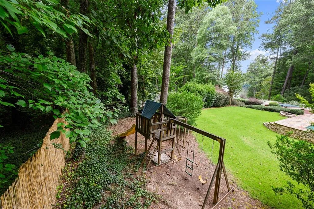 9735 Huntcliff Trace, Sandy Springs, Georgia 30350, 5 Bedrooms Bedrooms, ,4 BathroomsBathrooms,Residential,Sold,9735 Huntcliff Trace,6925022