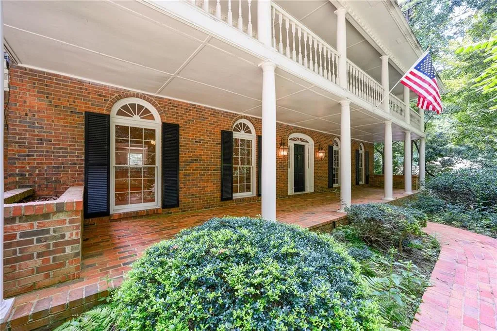 9735 Huntcliff Trace, Sandy Springs, Georgia 30350, 5 Bedrooms Bedrooms, ,4 BathroomsBathrooms,Residential,Sold,9735 Huntcliff Trace,6925022
