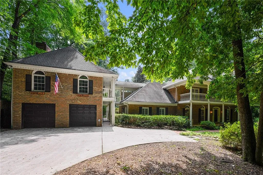 9735 Huntcliff Trace, Sandy Springs, Georgia 30350, 5 Bedrooms Bedrooms, ,4 BathroomsBathrooms,Residential,Sold,9735 Huntcliff Trace,6925022