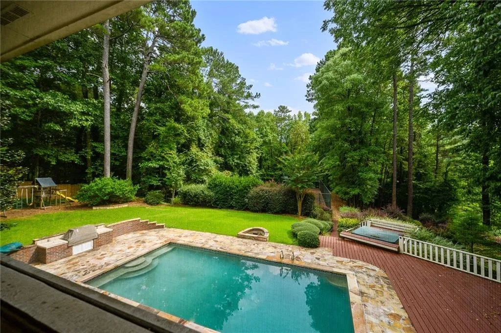 9735 Huntcliff Trace, Sandy Springs, Georgia 30350, 5 Bedrooms Bedrooms, ,4 BathroomsBathrooms,Residential,Sold,9735 Huntcliff Trace,6925022