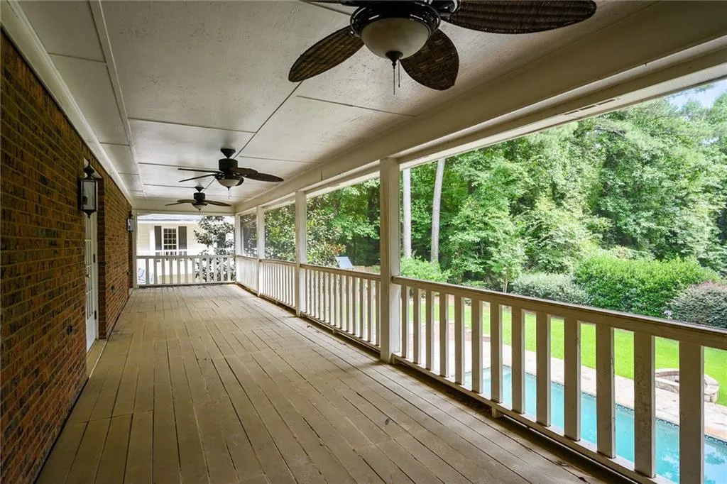 9735 Huntcliff Trace, Sandy Springs, Georgia 30350, 5 Bedrooms Bedrooms, ,4 BathroomsBathrooms,Residential,Sold,9735 Huntcliff Trace,6925022