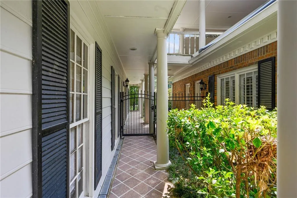 9735 Huntcliff Trace, Sandy Springs, Georgia 30350, 5 Bedrooms Bedrooms, ,4 BathroomsBathrooms,Residential,Sold,9735 Huntcliff Trace,6925022