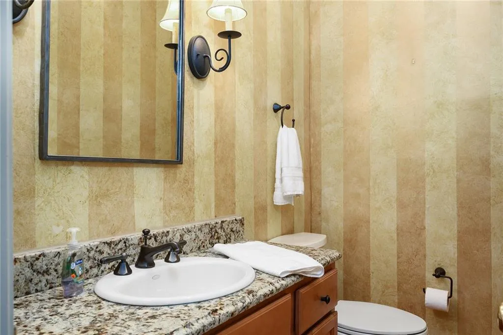 9735 Huntcliff Trace, Sandy Springs, Georgia 30350, 5 Bedrooms Bedrooms, ,4 BathroomsBathrooms,Residential,Sold,9735 Huntcliff Trace,6925022