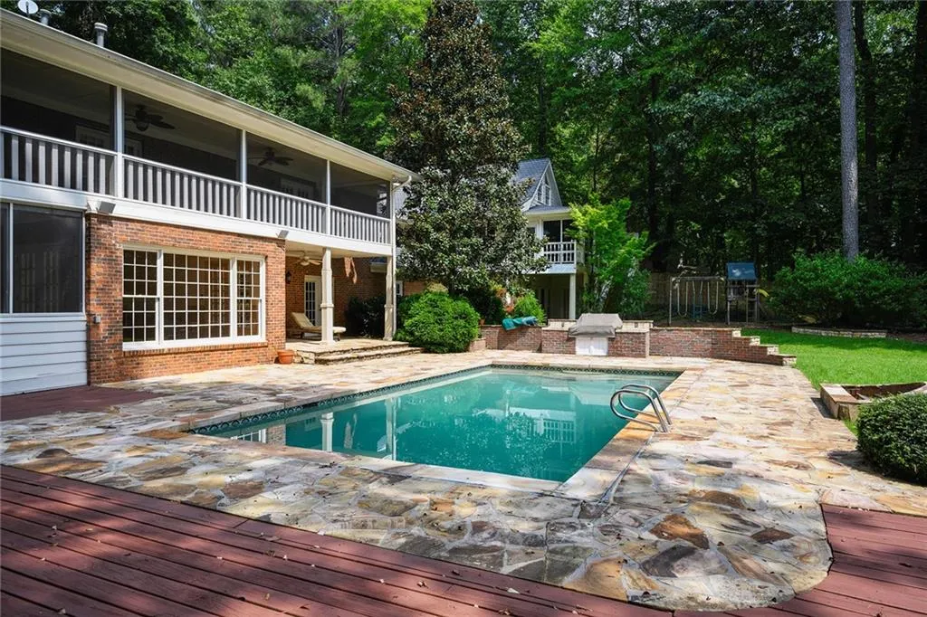 9735 Huntcliff Trace, Sandy Springs, Georgia 30350, 5 Bedrooms Bedrooms, ,4 BathroomsBathrooms,Residential,Sold,9735 Huntcliff Trace,6925022