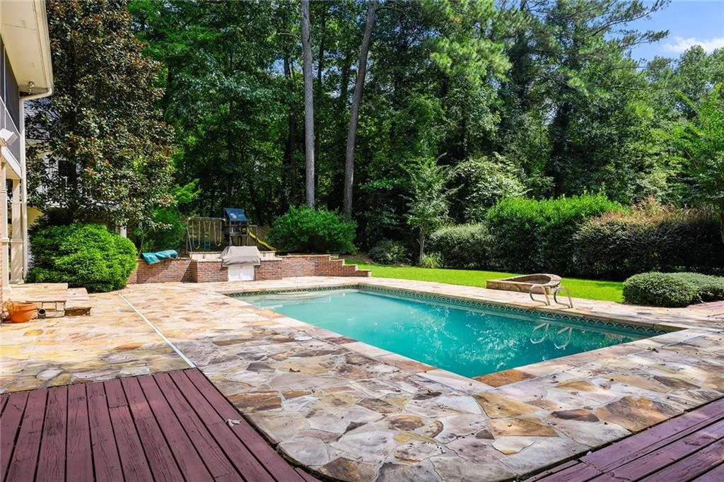 9735 Huntcliff Trace, Sandy Springs, Georgia 30350, 5 Bedrooms Bedrooms, ,4 BathroomsBathrooms,Residential,Sold,9735 Huntcliff Trace,6925022
