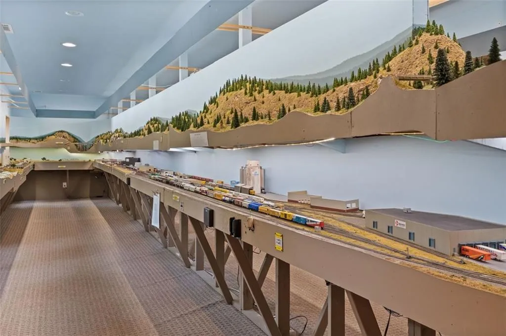 5000 Lazarian Court, Sandy Springs, Georgia 30350, 5 Bedrooms Bedrooms, ,4 BathroomsBathrooms,Residential,Sold,5000 Lazarian Court,7410507