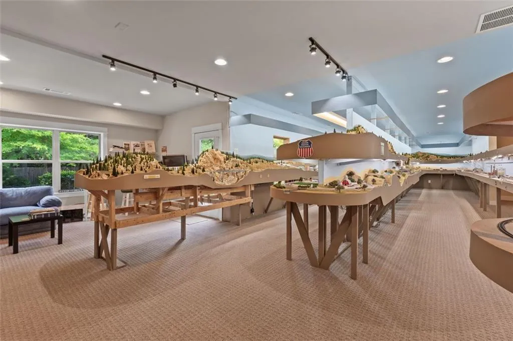 5000 Lazarian Court, Sandy Springs, Georgia 30350, 5 Bedrooms Bedrooms, ,4 BathroomsBathrooms,Residential,Sold,5000 Lazarian Court,7410507