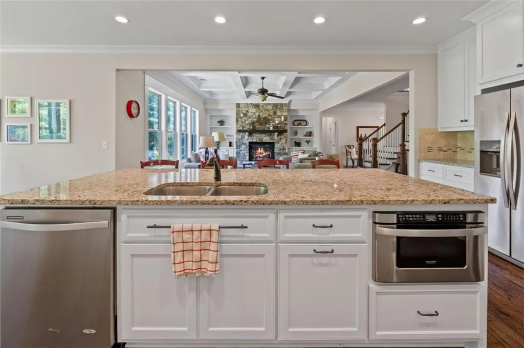 5000 Lazarian Court, Sandy Springs, Georgia 30350, 5 Bedrooms Bedrooms, ,4 BathroomsBathrooms,Residential,Sold,5000 Lazarian Court,7410507