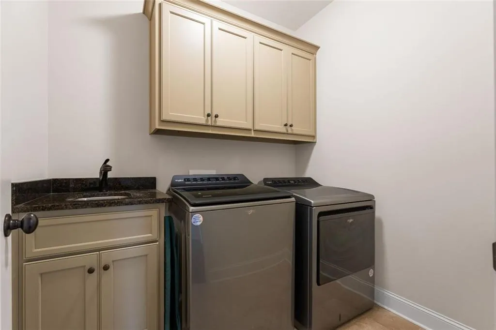 5000 Lazarian Court, Sandy Springs, Georgia 30350, 5 Bedrooms Bedrooms, ,4 BathroomsBathrooms,Residential,Sold,5000 Lazarian Court,7410507