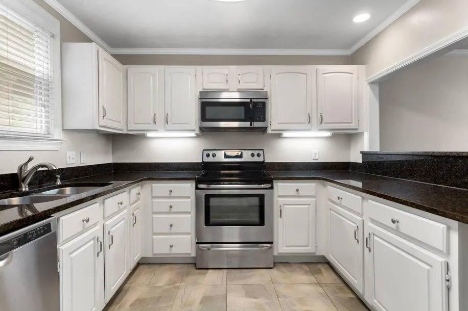 802 Abingdon Way, Sandy Springs, Georgia 30328, 2 Bedrooms Bedrooms, ,2 BathroomsBathrooms,Residential,Sold,802 Abingdon Way,6887208