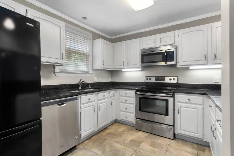 802 Abingdon Way, Sandy Springs, Georgia 30328, 2 Bedrooms Bedrooms, ,2 BathroomsBathrooms,Residential,Sold,802 Abingdon Way,6887208