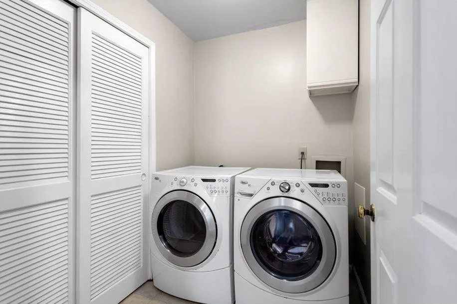 802 Abingdon Way, Sandy Springs, Georgia 30328, 2 Bedrooms Bedrooms, ,2 BathroomsBathrooms,Residential,Sold,802 Abingdon Way,6887208