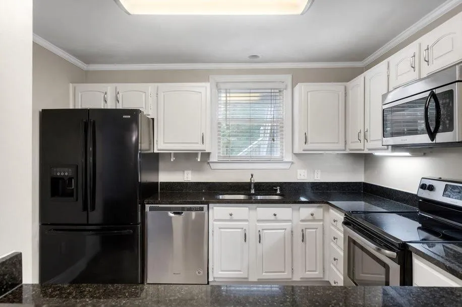 802 Abingdon Way, Sandy Springs, Georgia 30328, 2 Bedrooms Bedrooms, ,2 BathroomsBathrooms,Residential,Sold,802 Abingdon Way,6887208