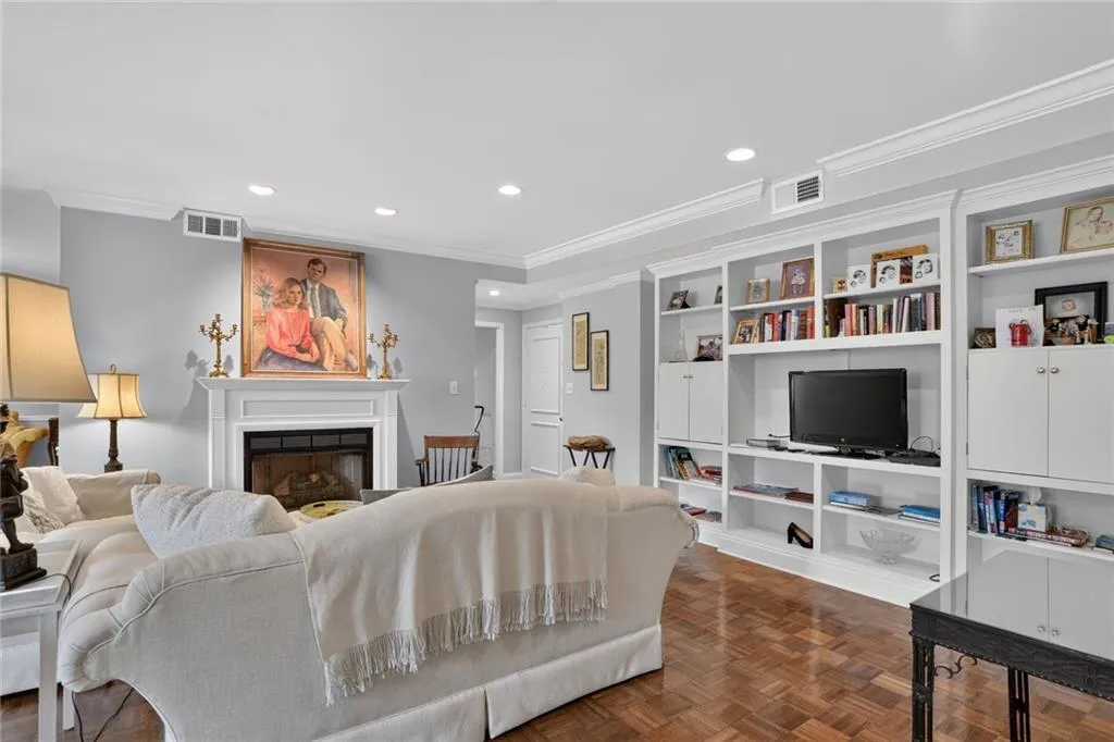 2734 Peachtree Road Nw Unit A201, Atlanta, Georgia 30305, 2 Bedrooms Bedrooms, 0 ,2 BathroomsBathrooms,Residential,For Sale,2734 Peachtree Road Nw Unit A201,7815075